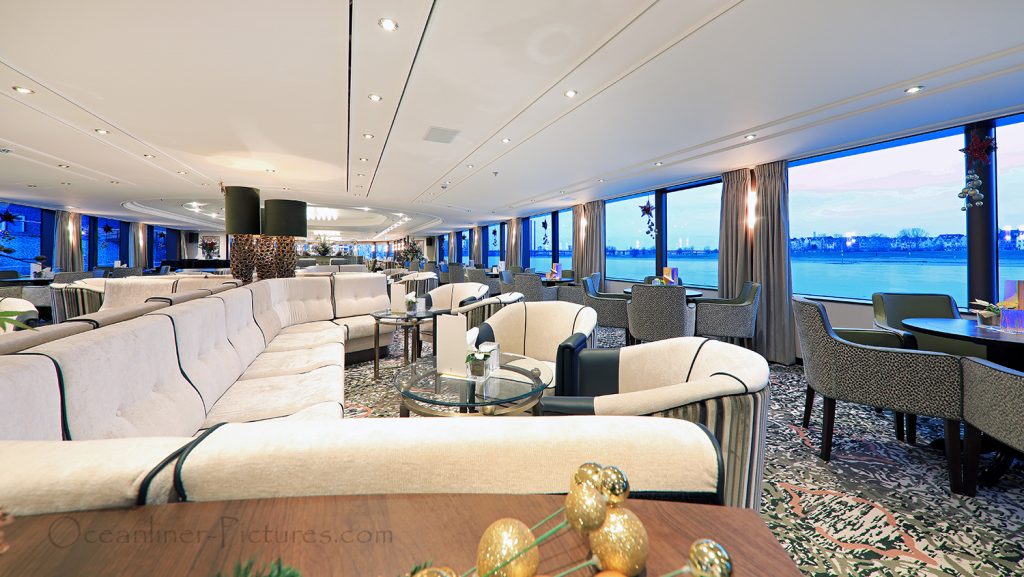 Panorama-Lounge MS William Wordsworth / Foto: Oliver Asmussen/oceanliner-pictures.com