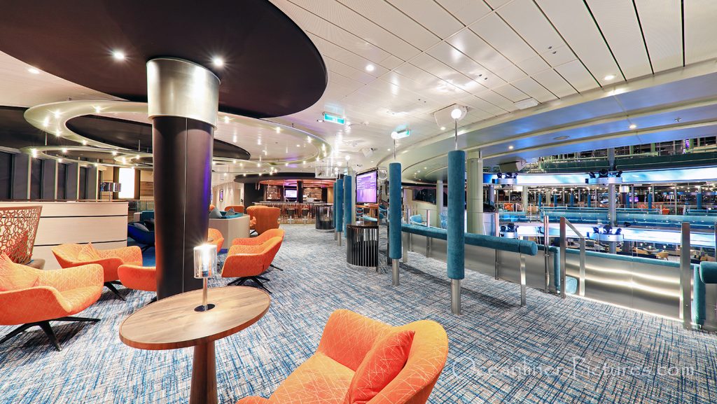 Blick auf Theatrium und Loge 7 Bar AIDAnova / Foto: Oliver Asmussen/oceanliner-pictures.com