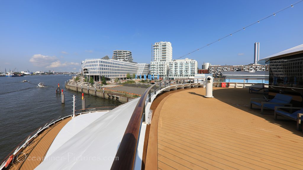 Aussichtsdeck am Bug mit Blick in Fahrtrichtung der World Explorer / Foto: Oliver Asmussen/oceanliner-pictures.com