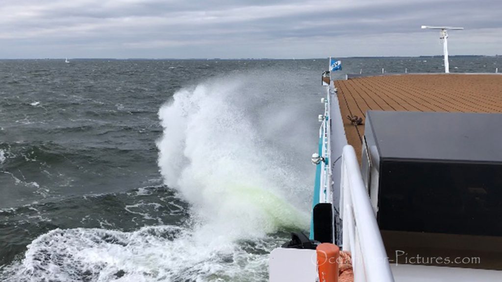 Hohe Wellen auf dem Greifswalder Bodden MS Junker Jörg / Foto: Oliver Asmussen/oceanliner-pictures.com