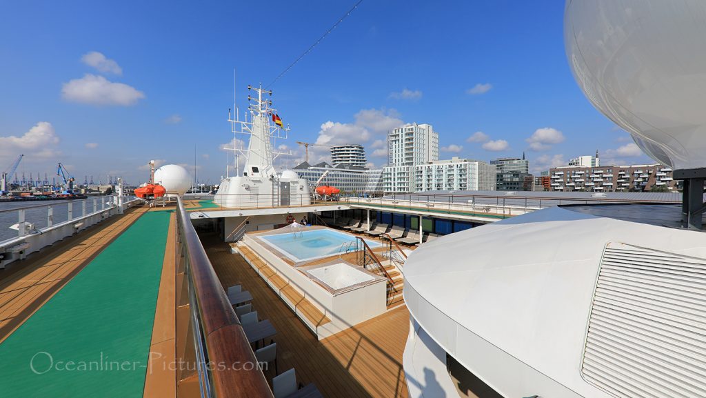 Joggingtrack und Aussichtsdeck World Explorer / Foto: Oliver Asmussen/oceanliner-pictures.com