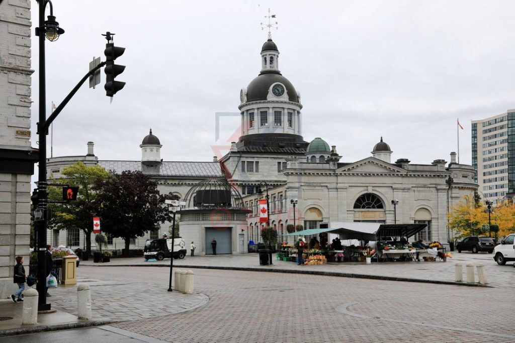 Blick auf Rathaus und Marktplatz in Kingston, Ontario / Foto: Oliver Asmussen/oceanliner-pictures.com