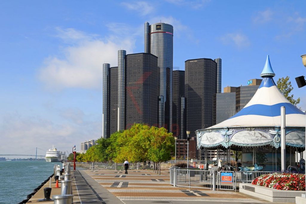 Detroit Riverfront und Renaissance Center mit MS Hamburg / Foto: Oliver Asmussen/oceanliner-pictures.com