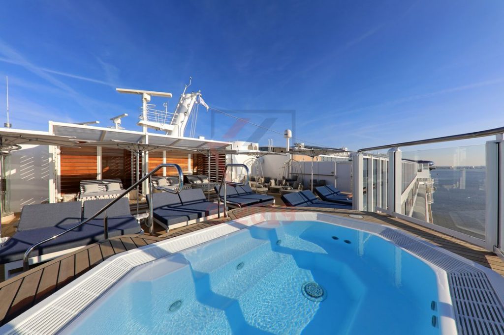 The Haven Courtyard sun deck Norwegian Encore / Foto: Oliver Asmussen/oceanliner-pictures.com